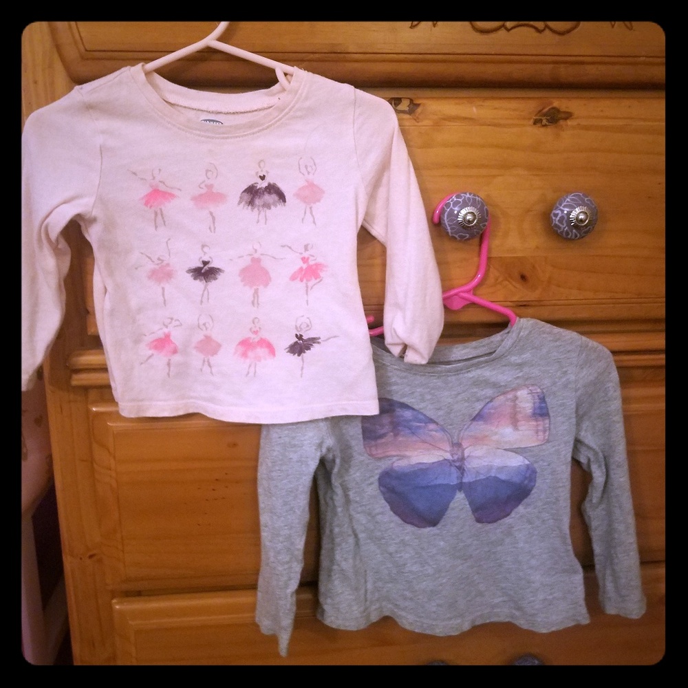 2 old navy long sleeve shirts $5 for both!